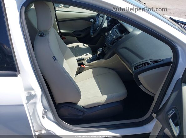 1FADP3F27HL322447 2017 FORD FOCUS Белый Вид салона спереди