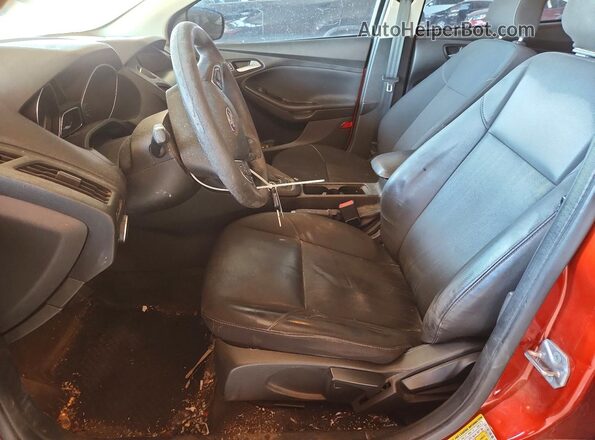1FADP3F27JL270842 2018 FORD FOCUS Maroon Widok wnętrza z przodu