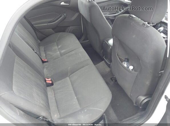 1FADP3F27JL272249 2018 FORD FOCUS White VIN կոդի պիտակի տեսք