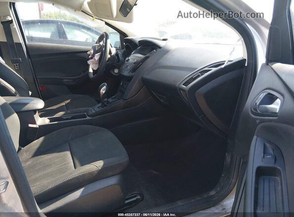 1FADP3F27JL330540 2018 FORD FOCUS Silver Front interior view