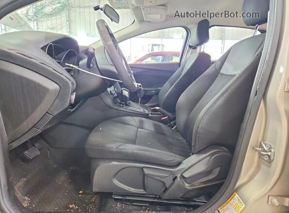 1FADP3F28GL341071 2016 FORD FOCUS Cream Вид салону спереду