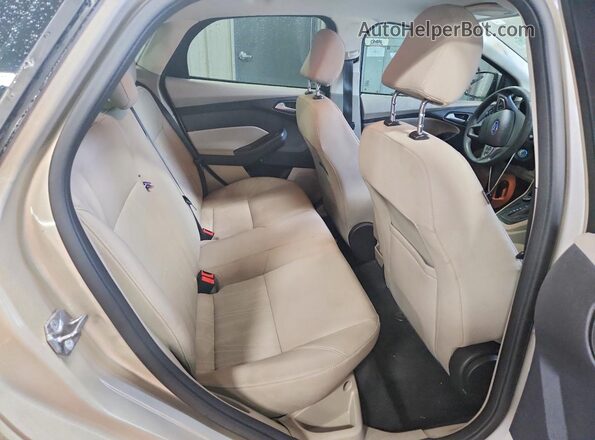1FADP3F28HL203161 2017 FORD FOCUS Желто-коричневый Вид задних сидений