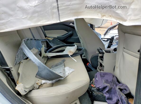 1FADP3F28HL253784 2017 FORD FOCUS White Rear seats view