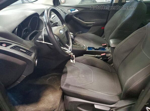 1FADP3F29GL239777 2016 FORD FOCUS Черный Вид салона спереди