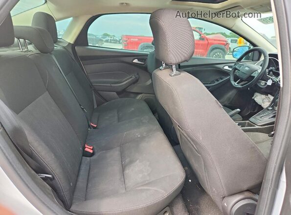 1FADP3F29GL273881 2016 FORD FOCUS White Widok tylnych siedzeń