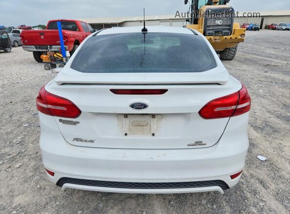 1FADP3F29GL273881 2016 FORD FOCUS White Widok z tyłu