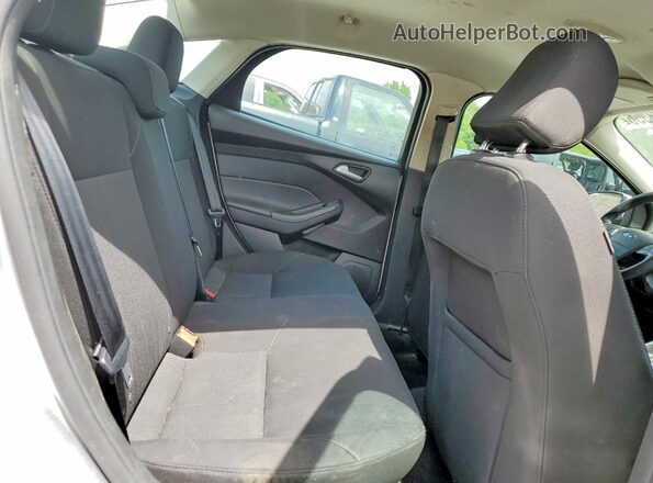1FADP3F29GL330757 2016 FORD FOCUS Silver Vista de los asientos traseros