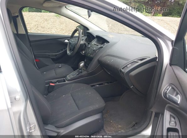 1FADP3F29HL286390 2017 FORD FOCUS Silver Вид салону спереду
