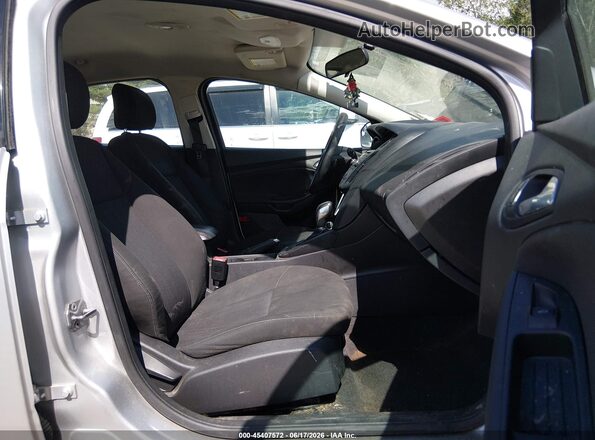 1FADP3F2XGL235995 2016 FORD FOCUS Silver Вид салону спереду