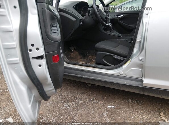 1FADP3F2XGL246141 2016 FORD FOCUS Black Вид підкапотного простору