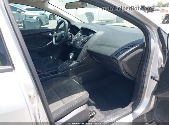 1FADP3F2XGL281438 2016 FORD FOCUS Silver Front interior view