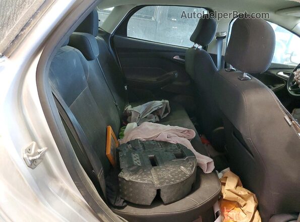 1FADP3F2XGL300375 2016 FORD FOCUS Silver Հետևի նստատեղերի տեսք