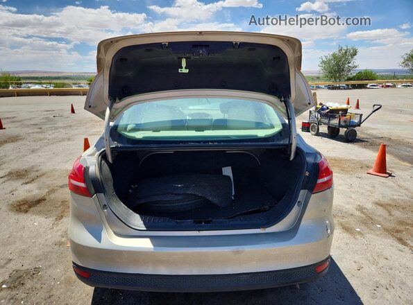 1FADP3F2XJL315384 2018 FORD FOCUS Gold Rear view