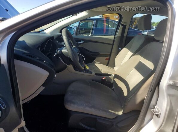 1FADP3FE0HL221051 2017 FORD FOCUS Silver Вид салону спереду