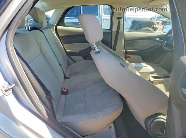 1FADP3FE0HL221051 2017 FORD FOCUS Silver Вид задніх сидінь