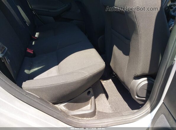 1FADP3FE0JL283975 2018 FORD FOCUS Silver VIN կոդի պիտակի տեսք