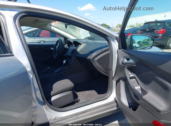 1FADP3FE0JL283975 2018 FORD FOCUS Silver Սալոնի դիմացի տեսք