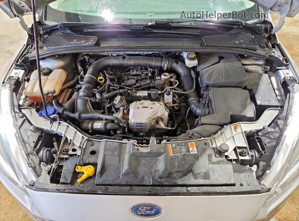 1FADP3FE0JL329949 2018 FORD FOCUS Silver 