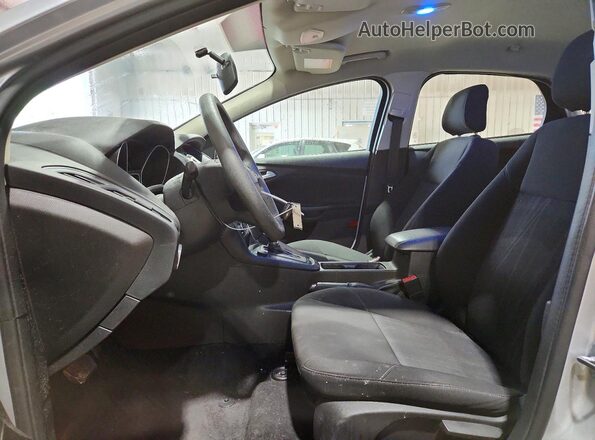 1FADP3FE0JL329949 2018 FORD FOCUS Silver 