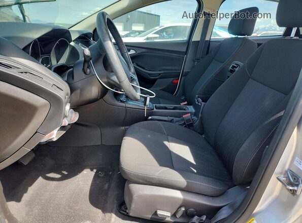 1FADP3FE1GL405302 2016 FORD FOCUS Silver Front interior view