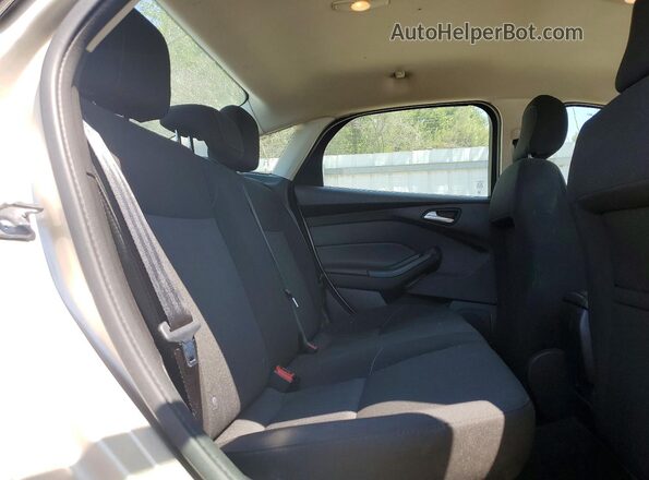 1FADP3FE2JL275456 2018 FORD FOCUS Gold Rear seats view
