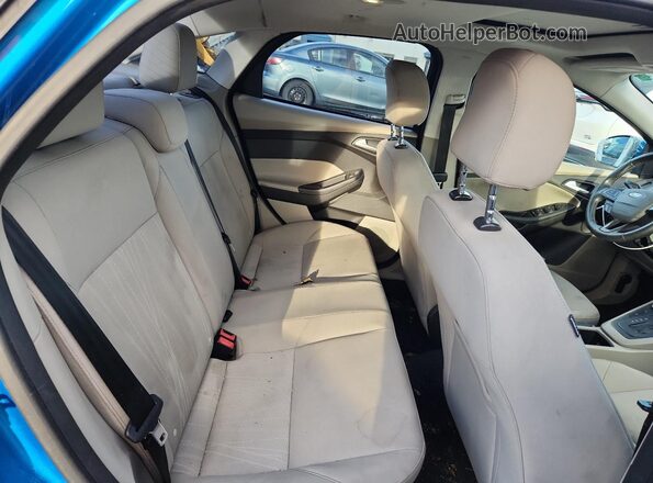1FADP3FE7GL200065 2016 FORD FOCUS Blue Rear seats view