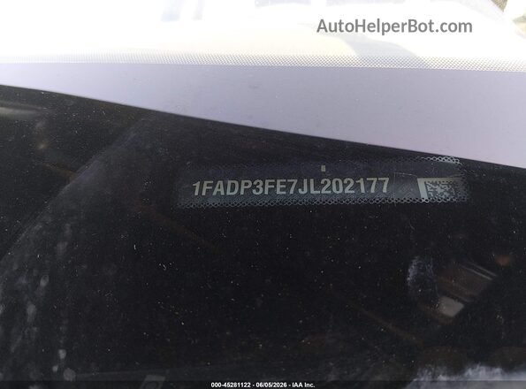 1FADP3FE7JL202177 2018 FORD FOCUS Black Vista del compartimento del motor