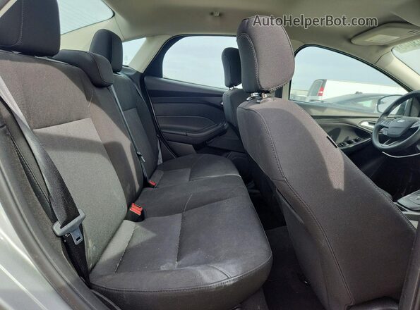 1FADP3FE7JL287974 2018 FORD FOCUS Серебряный Вид задних сидений