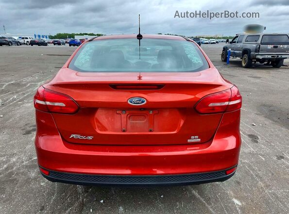 1FADP3FEXJL281800 2018 FORD FOCUS Red Widok z tyłu