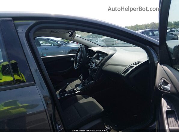 1FADP3H24HL262690 2017 FORD FOCUS Серый Вид салона спереди