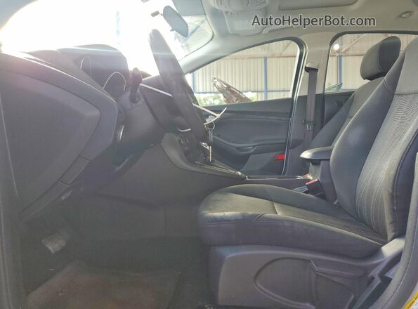 1FADP3H24HL266156 2017 FORD FOCUS White Front interior view