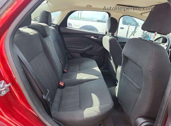 1FADP3H24HL318546 2017 FORD FOCUS Red Вид задніх сидінь
