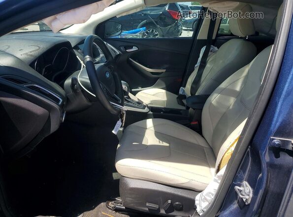 1FADP3J21JL246382 2018 FORD FOCUS Синий Вид салона спереди