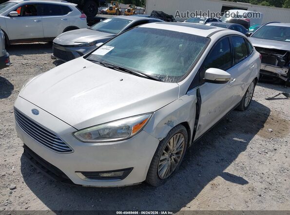1FADP3J22JL253079 2018 FORD FOCUS White Vista tres cuartos delantera izquierda