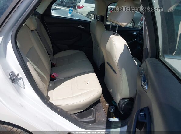 1FADP3J22JL253079 2018 FORD FOCUS White Vista de la etiqueta del VIN