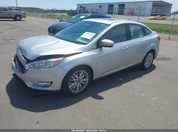 1FADP3J25HL264734 2017 FORD FOCUS Silver Передня ліва чверть
