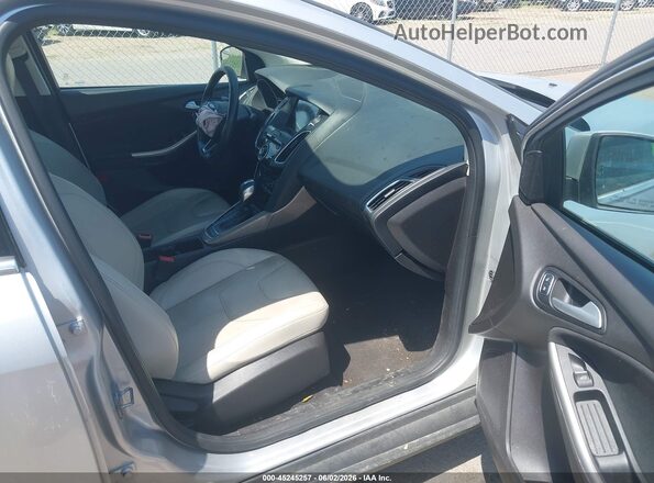 1FADP3J25HL264734 2017 FORD FOCUS Silver Вид салону спереду