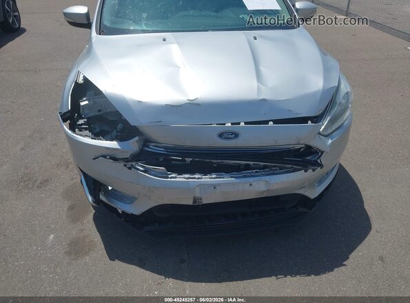 1FADP3J25HL264734 2017 FORD FOCUS Silver Вид спереду