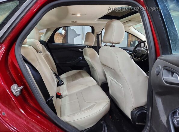 1FADP3J26HL264693 2017 FORD FOCUS Red 
