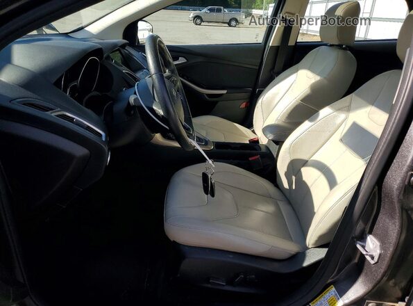 1FADP3J26JL283167 2018 FORD FOCUS Gray Вид салону спереду
