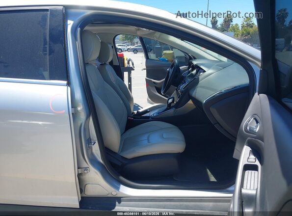 1FADP3J27JL279404 2018 FORD FOCUS Gray 