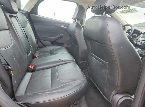 1FADP3J2XJL252052 2018 FORD FOCUS Black Հետևի նստատեղերի տեսք
