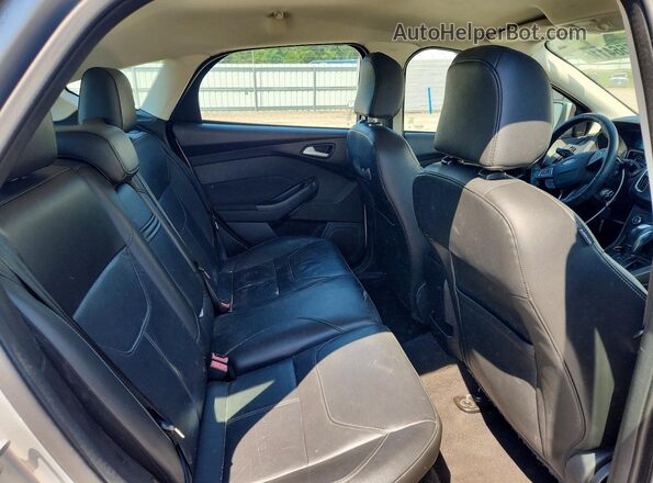 1FADP3K20GL277632 2016 FORD FOCUS Silver Вид задньої частини салону