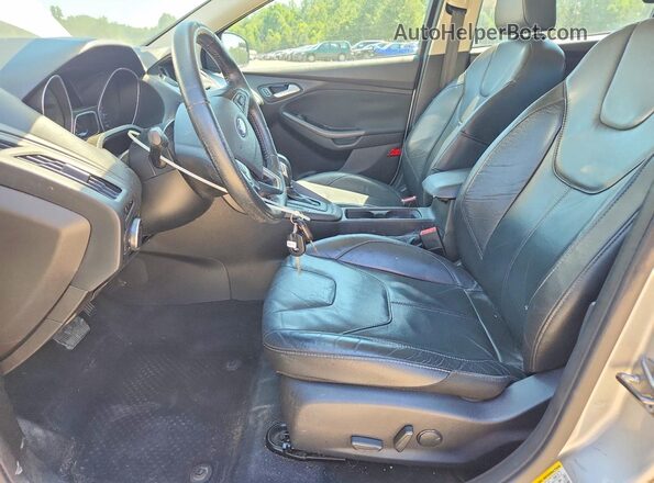 1FADP3K20GL277632 2016 FORD FOCUS Silver Вид салону спереду