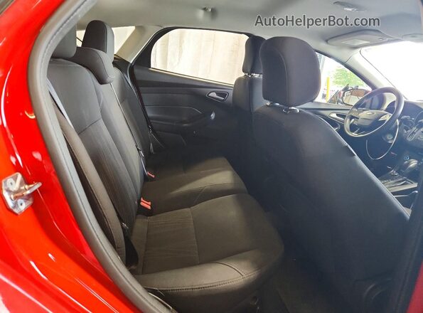 1FADP3K20HL232708 2017 FORD FOCUS Red Rear seats view