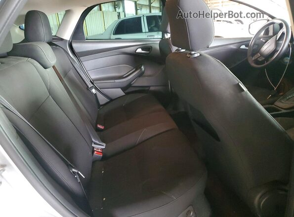 1FADP3K21GL283259 2016 FORD FOCUS Silver Widok tylnych siedzeń