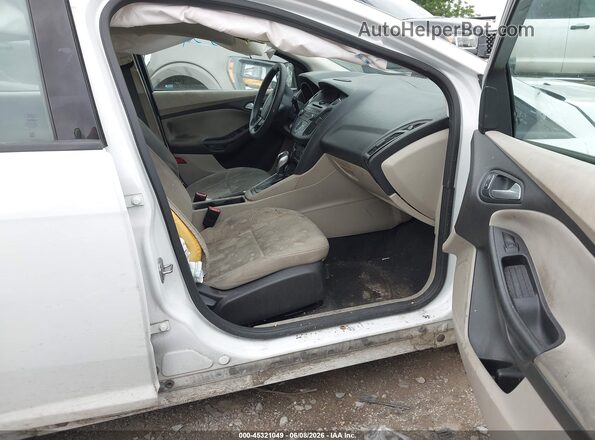 1FADP3K22GL205959 2016 FORD FOCUS White Vista interior delantera