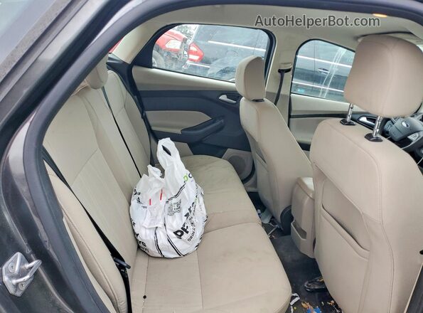 1FADP3K22GL357532 2016 FORD FOCUS Gray Вид задньої частини салону