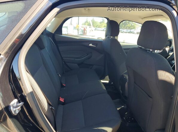 1FADP3K22HL211469 2017 FORD FOCUS Black 
