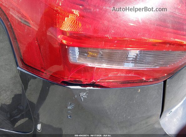 1FADP3K22HL231799 2017 FORD FOCUS Silver Widok z przodu
